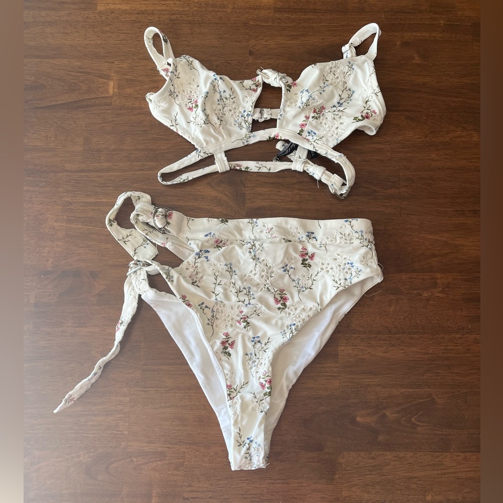 For love and lemons binkini!